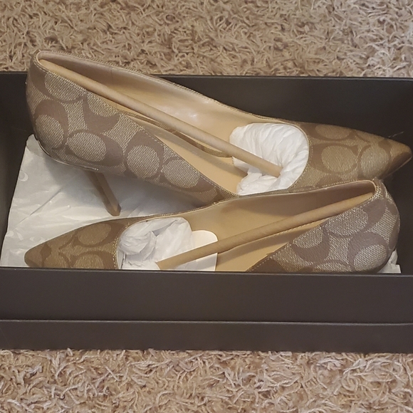 Size 8 - Wiley Signature Pumps by Coach!Khaki/Saddle - Picture 4 of 5